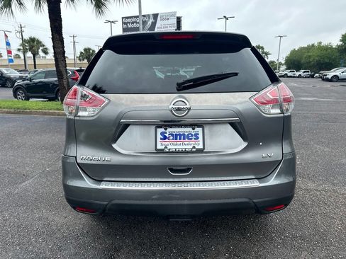 Used 2015 Nissan Rogue SV w/ SV Premium Package FWD image 4
