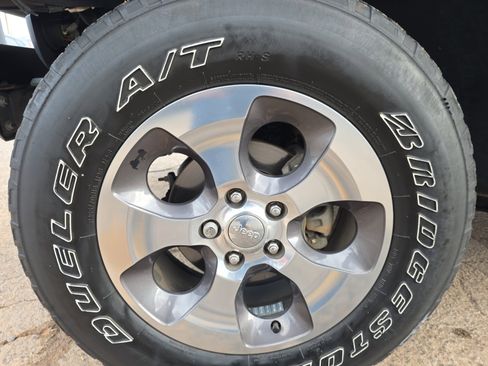 Used 2017 Jeep Wrangler Sahara w/ Connectivity Group image 11