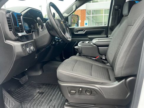 Used 2025 Chevrolet Silverado 2500 LT w/ Convenience Package AWD/4WD image 13