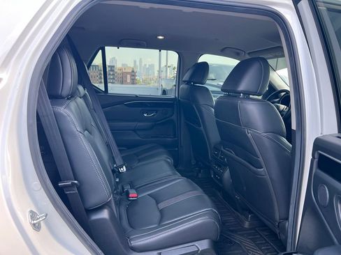 Used 2025 Honda Pilot EX-L image 14