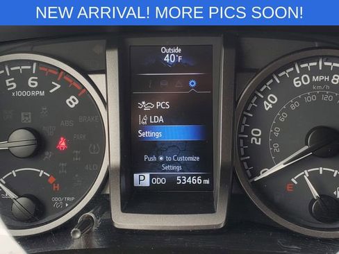 Used 2022 Toyota Tacoma TRD Sport w/ Technology Package image 12