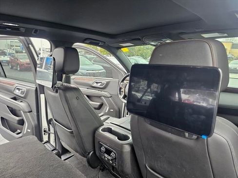 Used 2022 Chevrolet Suburban High Country image 18
