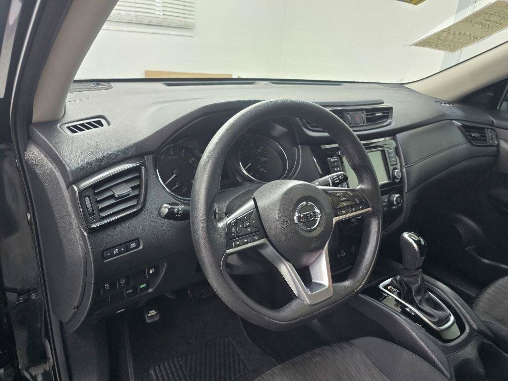 Used 2020 Nissan Rogue S FWD image 11