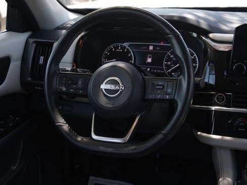 Used 2023 Nissan Pathfinder SL FWD image 8