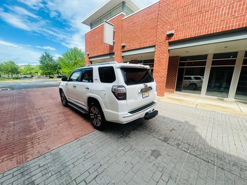 Used 2014 Toyota 4Runner Limited AWD/4WD image 4