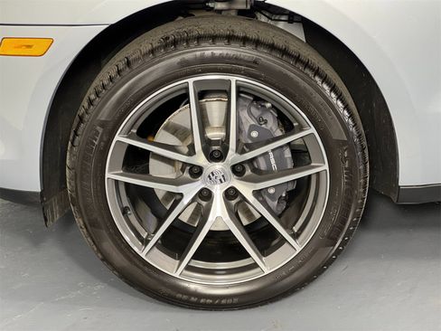 Used 2025 Porsche Macan image 33
