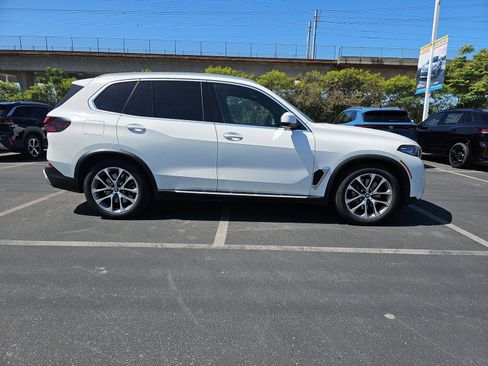 Used 2025 BMW X5 xDrive50e AWD/4WD image 4