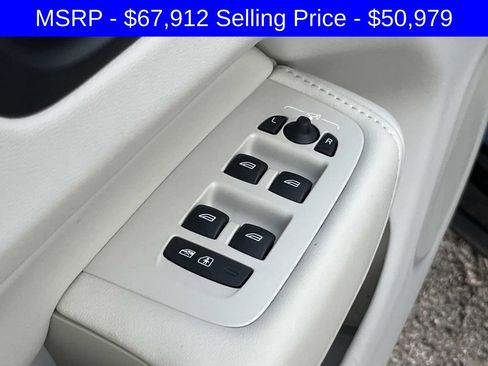 Certified 2025 Volvo XC60 T8 Plus w/ Protection Package Premier image 25