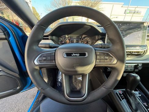 Used 2024 Jeep Compass Limited image 14