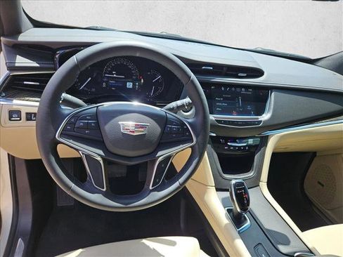 Used 2017 Cadillac XT5 FWD w/ LPO, Wheel Lock Package image 16