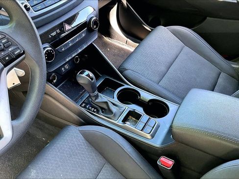 Used 2018 Hyundai Tucson SE image 16