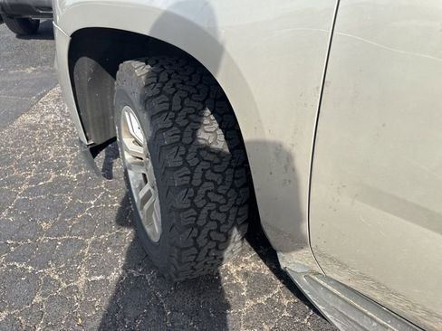 Used 2016 Chevrolet Suburban LT AWD/4WD image 3
