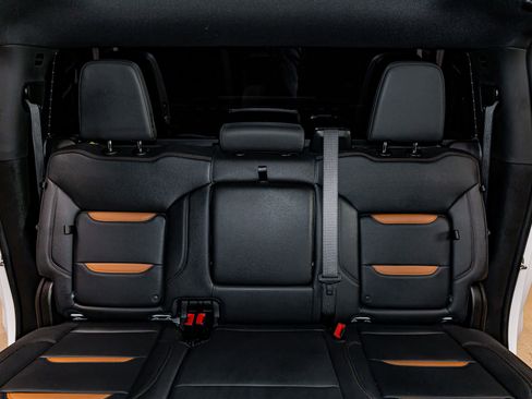 Used 2025 GMC Sierra 1500 AT4 w/ Technology Package image 27