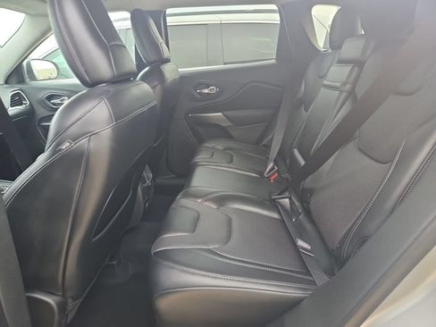 Used 2019 Jeep Cherokee Limited AWD/4WD image 11