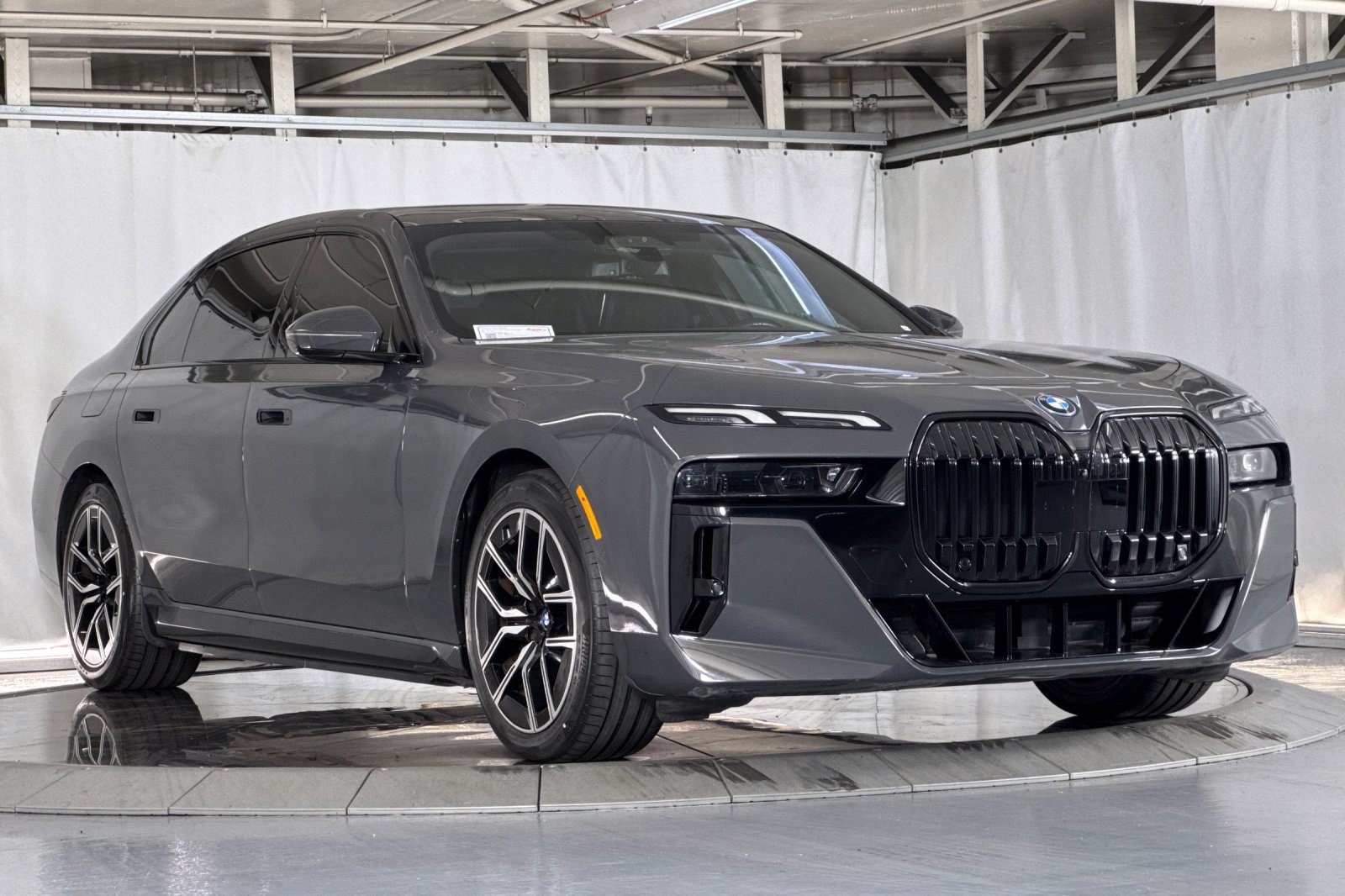 Used 2023 BMW i7 xDrive60 AWD/4WD image 7
