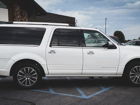 Used 2016 Lincoln Navigator L Select AWD/4WD image 29