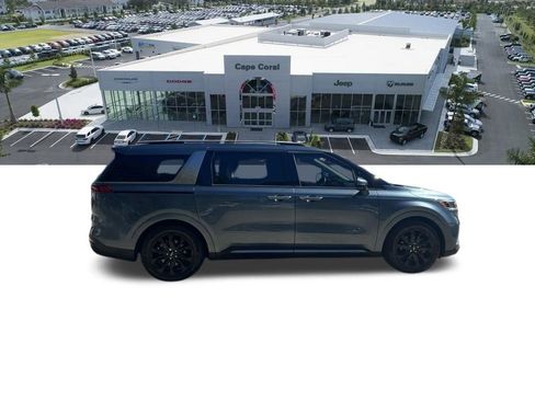 Used 2023 Kia Carnival SX Prestige FWD image 5