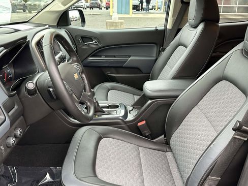 Used 2022 Chevrolet Colorado Z71 w/ Z71 Midnight Edition image 19