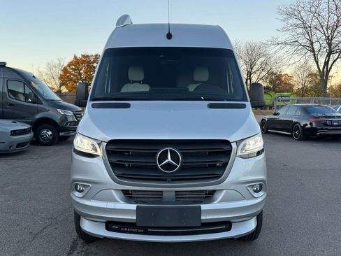 Used 2021 Mercedes-Benz Sprinter 2500 w/ Windows All Around Package image 2