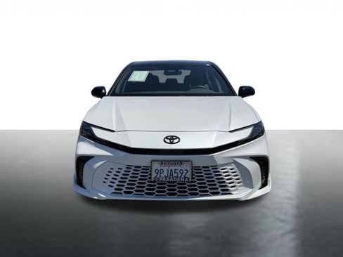 Used 2025 Toyota Camry XSE FWD image 3