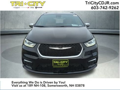 New 2026 Chrysler Pacifica Pinnacle image 8