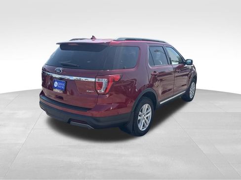 Used 2019 Ford Explorer XLT w/ Equipment Group 202A AWD/4WD image 7