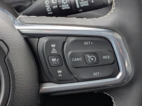 Used 2025 Jeep Wrangler Unlimited Sahara AWD/4WD image 13