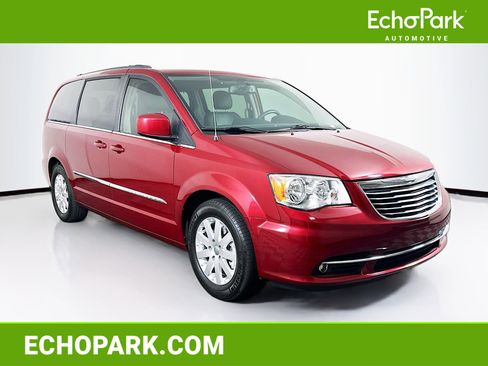 Used 2014 Chrysler Town & Country Touring FWD image 1