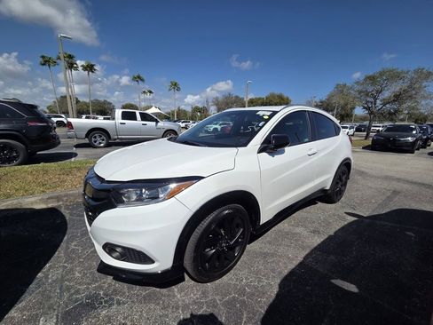 Used 2021 Honda HR-V Sport image 2