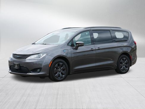 Used 2020 Chrysler Pacifica Limited w/ Advanced Safetytec Group FWD image 3