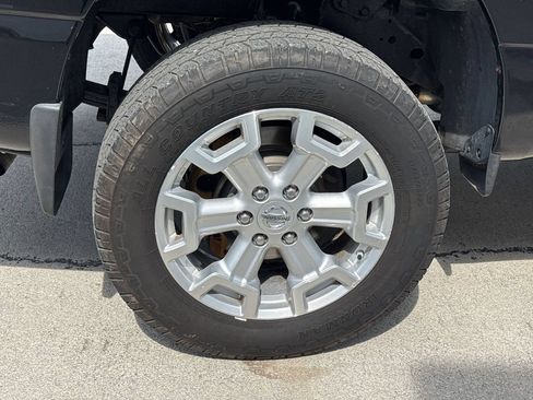 Used 2017 Nissan Titan SV AWD/4WD image 11