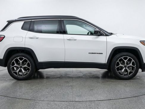 Used 2025 Jeep Compass Limited AWD/4WD image 11