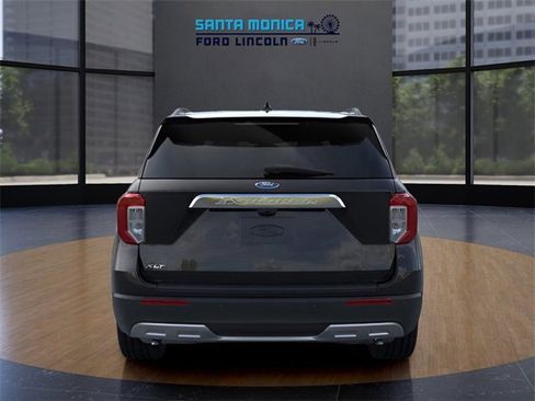 Used 2024 Ford Explorer XLT w/ Equipment Group 202A image 3