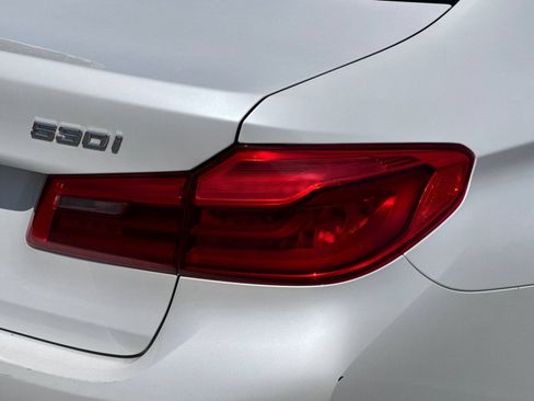 Used 2019 BMW 530i w/ Convenience Package RWD image 27