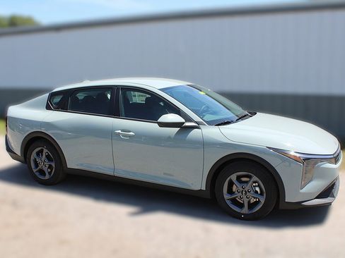 New 2025 Kia K4 LXS image 4