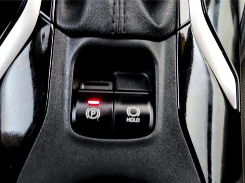 Used 2021 Toyota Corolla LE image 34