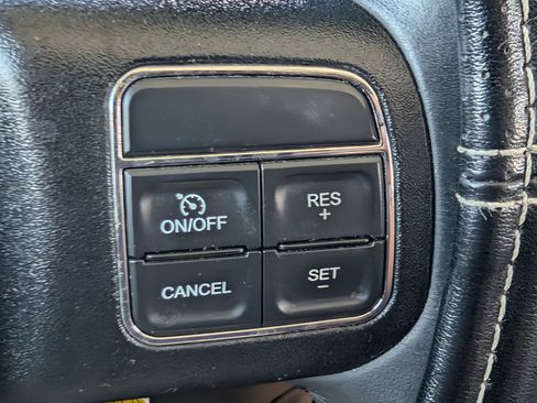 Used 2017 Jeep Wrangler Unlimited Sahara w/ Connectivity Group AWD/4WD image 11