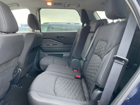 Used 2025 Nissan Pathfinder SV FWD image 28