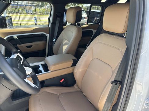 Used 2025 Land Rover Defender 110 X-Dynamic SE image 21