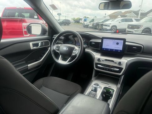 Used 2024 Ford Explorer XLT AWD/4WD image 53