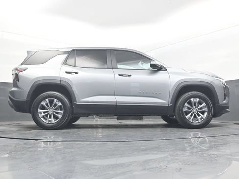 Used 2025 Chevrolet Equinox LT FWD image 30