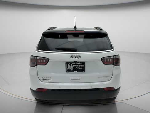 Used 2025 Jeep Compass Limited AWD/4WD image 4