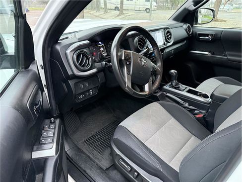 Used 2023 Toyota Tacoma TRD Sport w/ Advanced Technology Package image 14