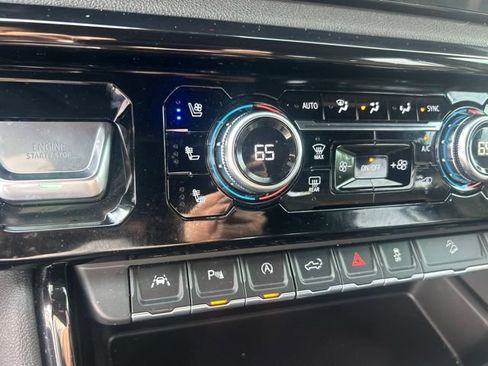 Used 2025 GMC Sierra 1500 AT4 w/ AT4 Premium Package AWD/4WD image 13