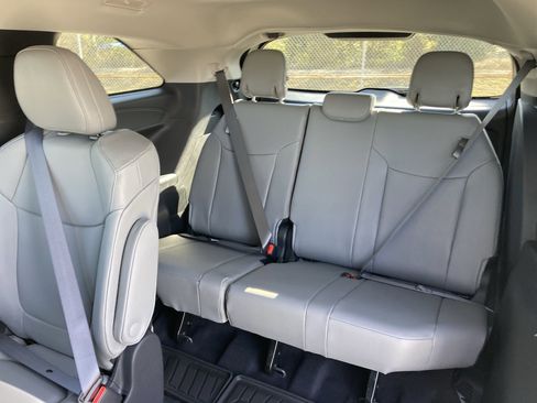 Certified 2025 Toyota Sienna XLE image 27