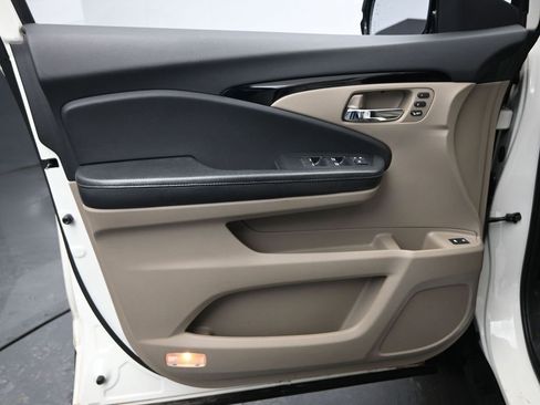 Used 2016 Honda Pilot Touring image 26