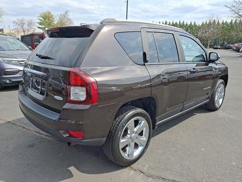 Used 2014 Jeep Compass Latitude w/ Mopar Chrome Accents Group image 6