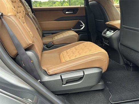 New 2025 Nissan Armada Platinum Reserve image 16