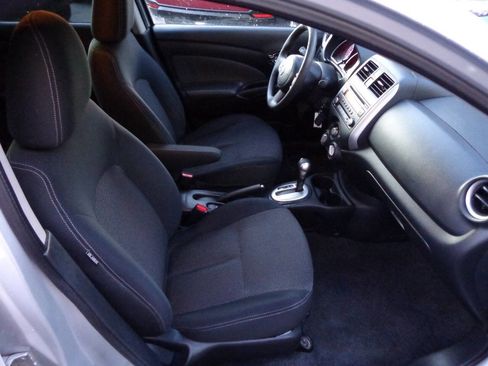 Used 2014 Nissan Versa SV w/ Convenience Package image 10