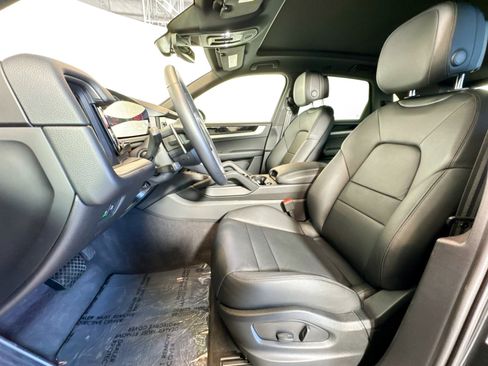 Used 2025 Porsche Cayenne image 5